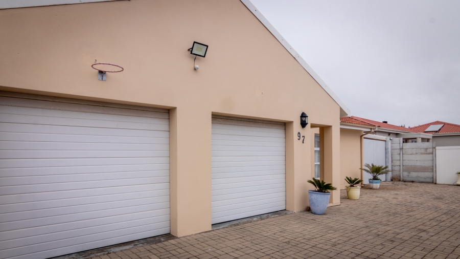3 Bedroom Property for Sale in Laaiplek Western Cape